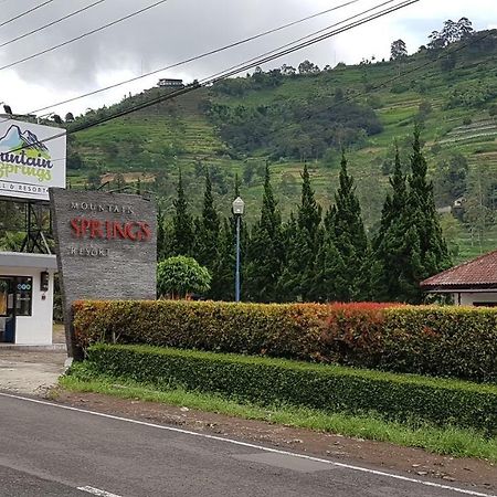 Mountain Spring Resort Lembang Exterior foto