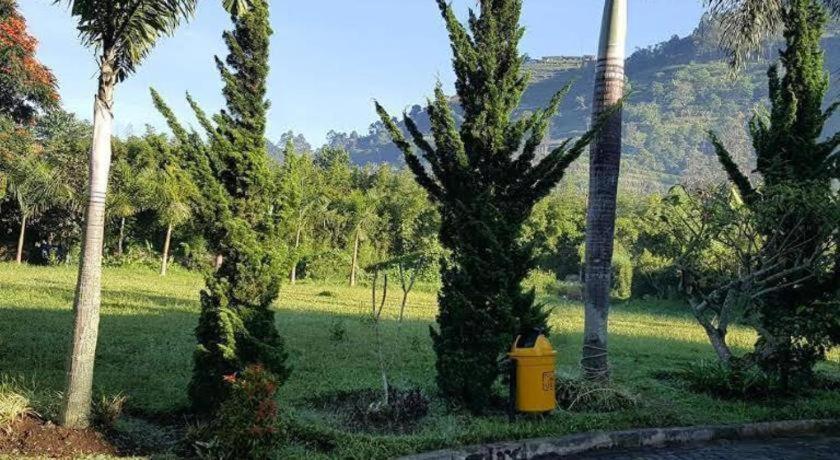 Mountain Spring Resort Lembang Exterior foto