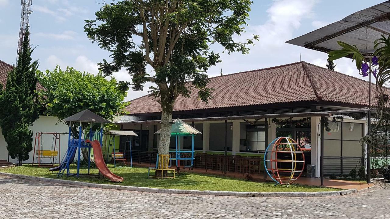 Mountain Spring Resort Lembang Exterior foto